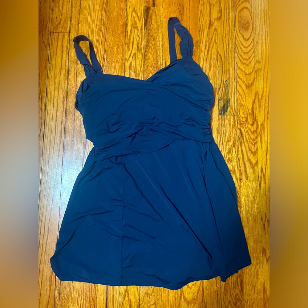 Super flattering maternity bathing suit